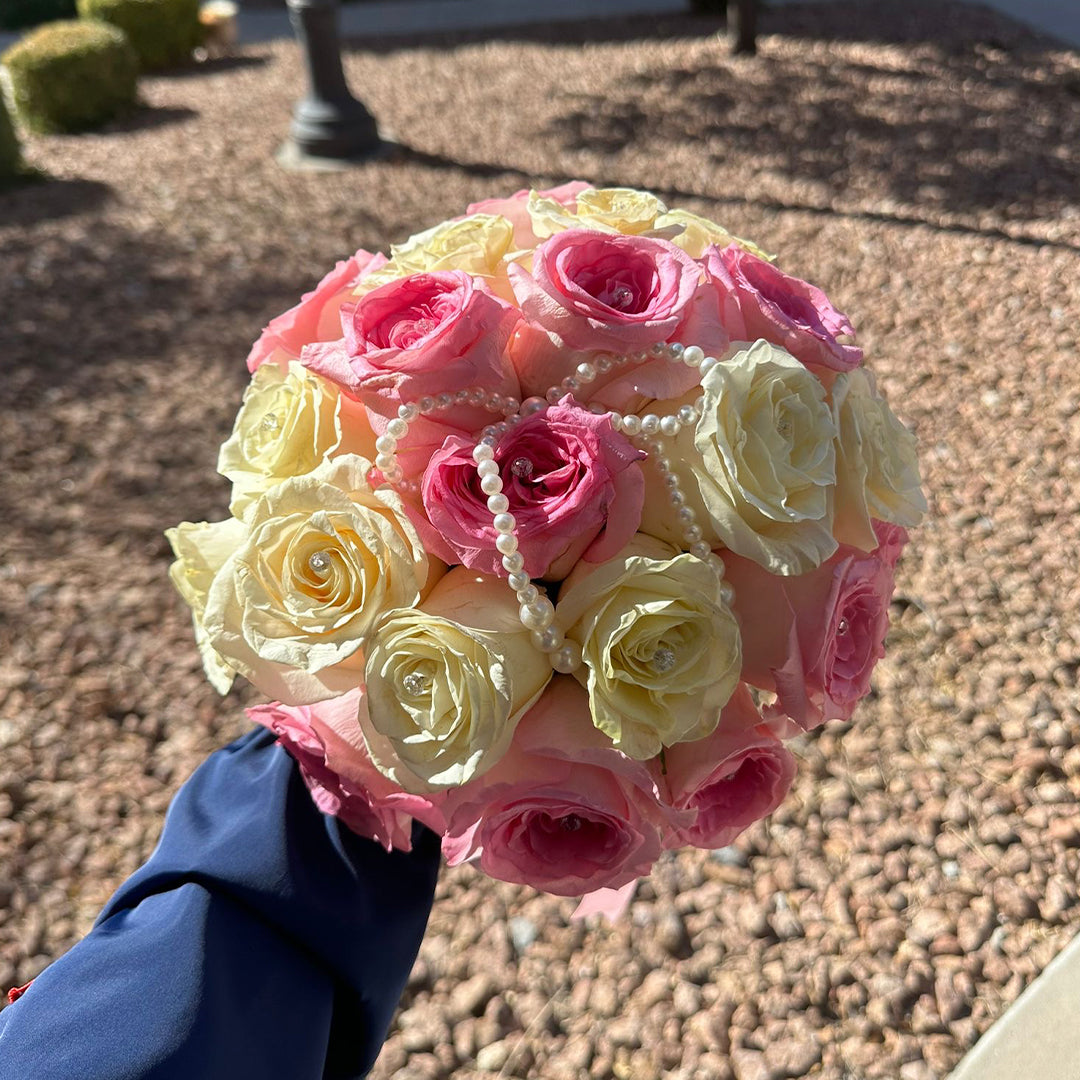 Ramo de Rosas Bicolor Elegante – XV/Boda