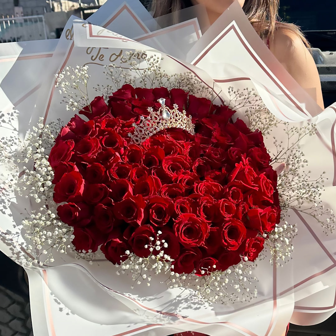 Ramo de 100 Rosas con Baby’s Breath y Corona