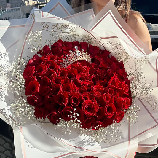 Ramo de 100 Rosas con Baby’s Breath y Corona