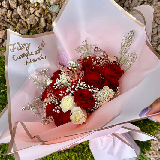 Feliz Cumpleaños Mamá: Ramo de 36 Flores Rosas y Blancas