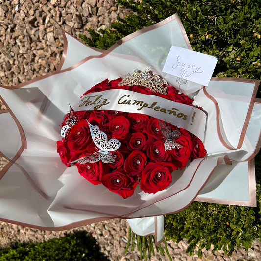 Feliz Cumpleaños: 36 Rosas, Mariposas y Corona"