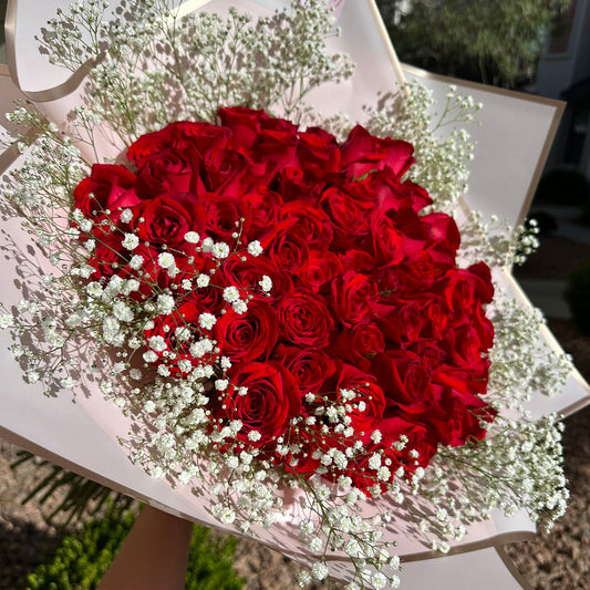 Ramo de 50 Rosas con Baby’s Breath
