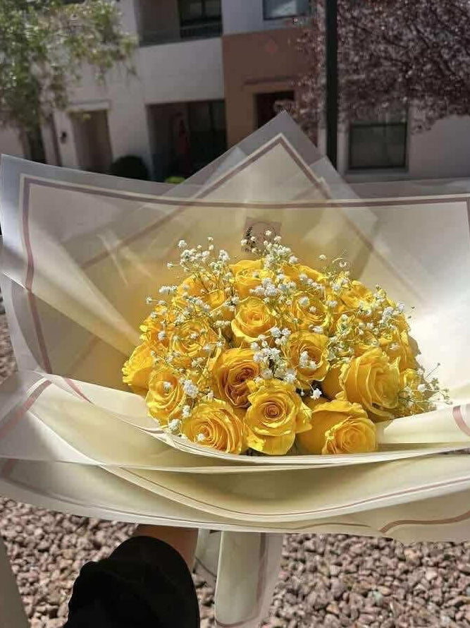 24 Rosas Amarillas con follaje