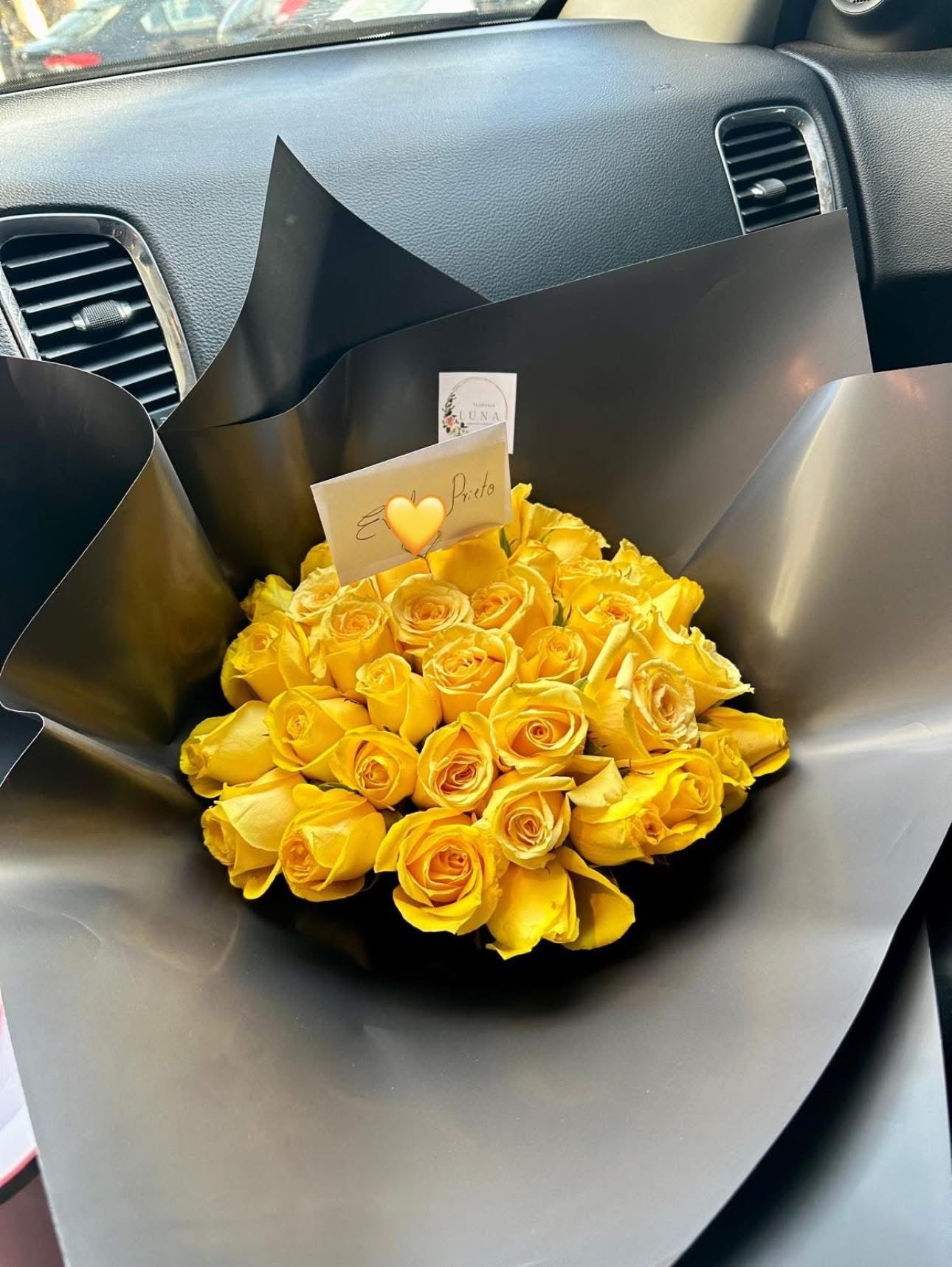 24 Rosas Amarillas en envoltura clasica
