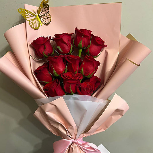 Ramo de 12 Rosas con Mariposa
