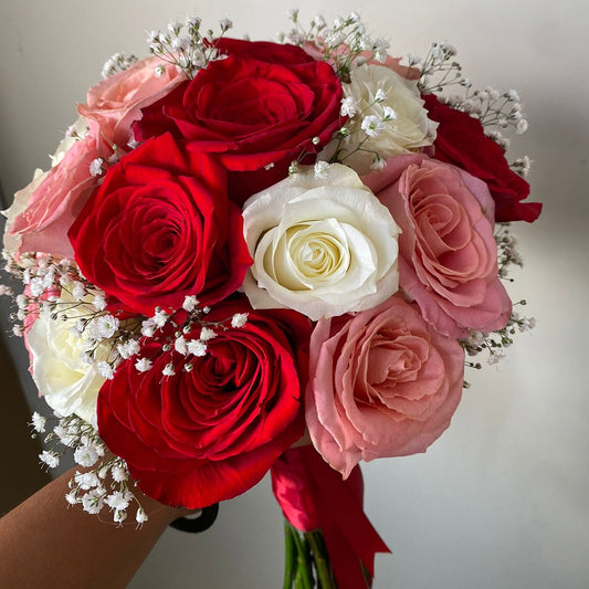 Ramo Sofisticado en Rojo, Rosa y Blanco – XV/Boda